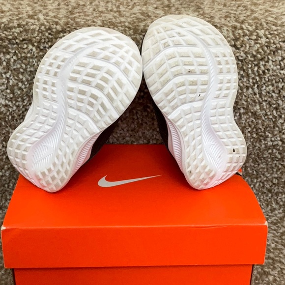 Nike Downshifter sneakers black and neon green. Size 4c - Picture 4 of 12